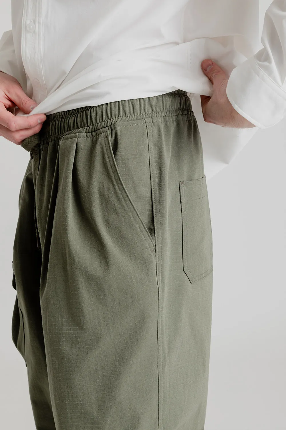 Army Two Tuck Relaxed Pants - Olive