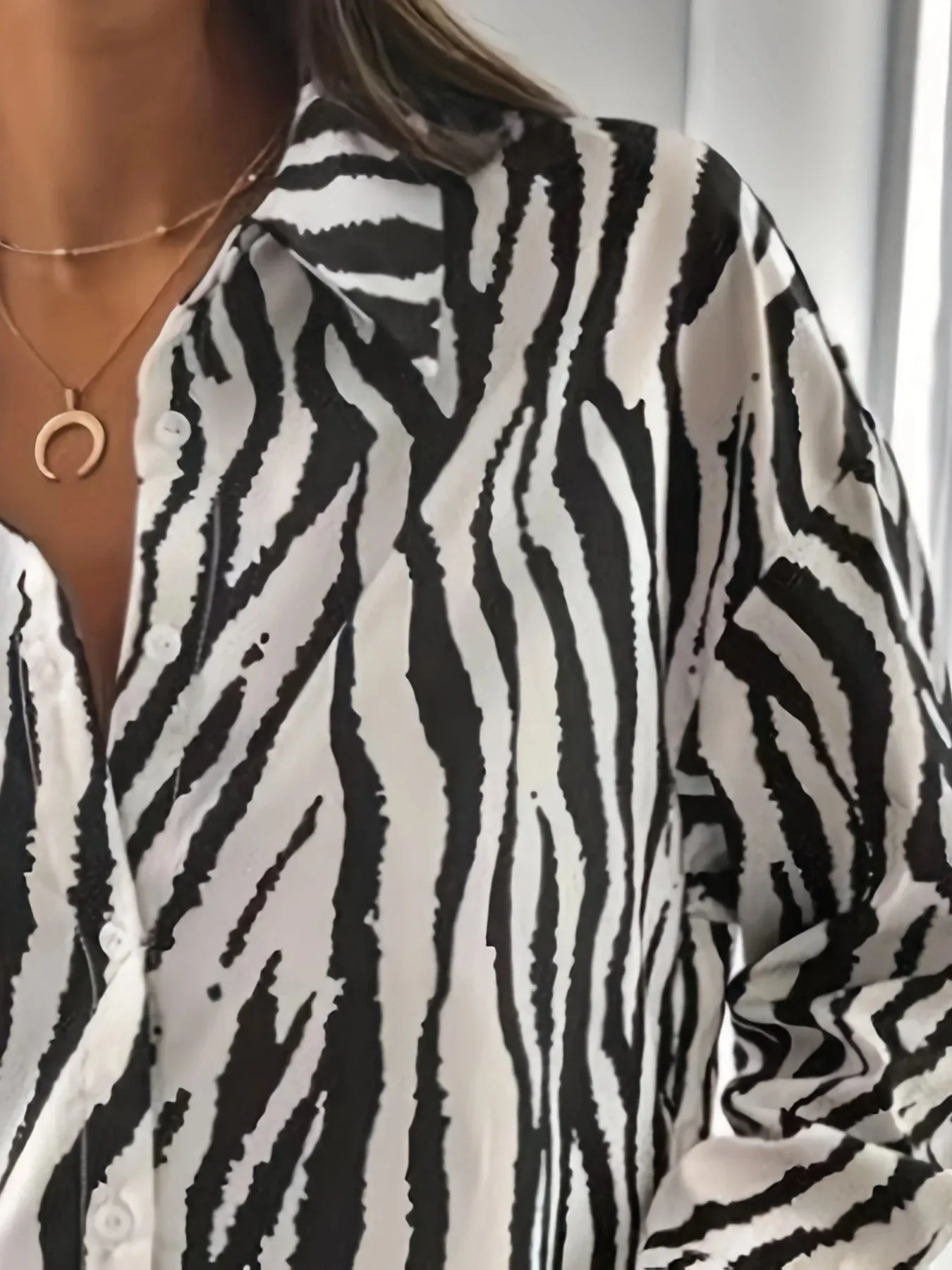 Cassiopeia - Elegant Zebra Print Long-Sleeved Shirt for Women