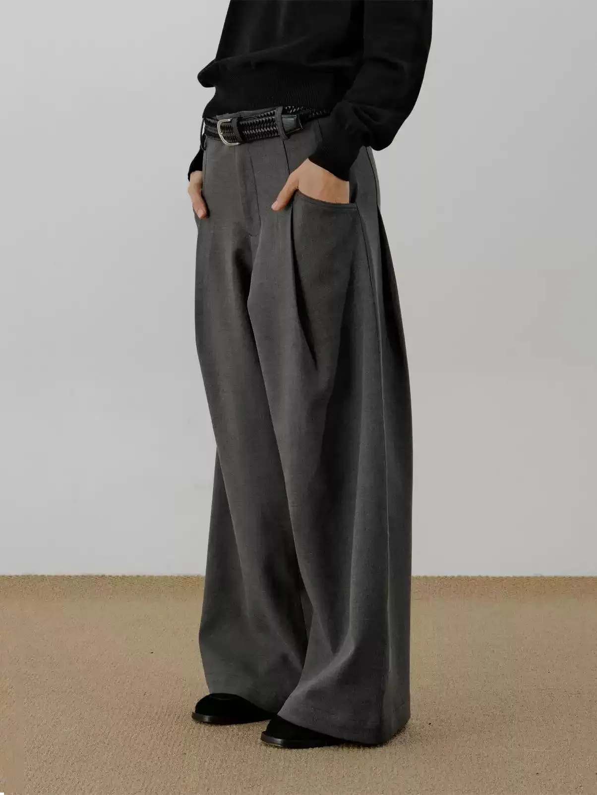 Zhou Comfy Pleated Trousers