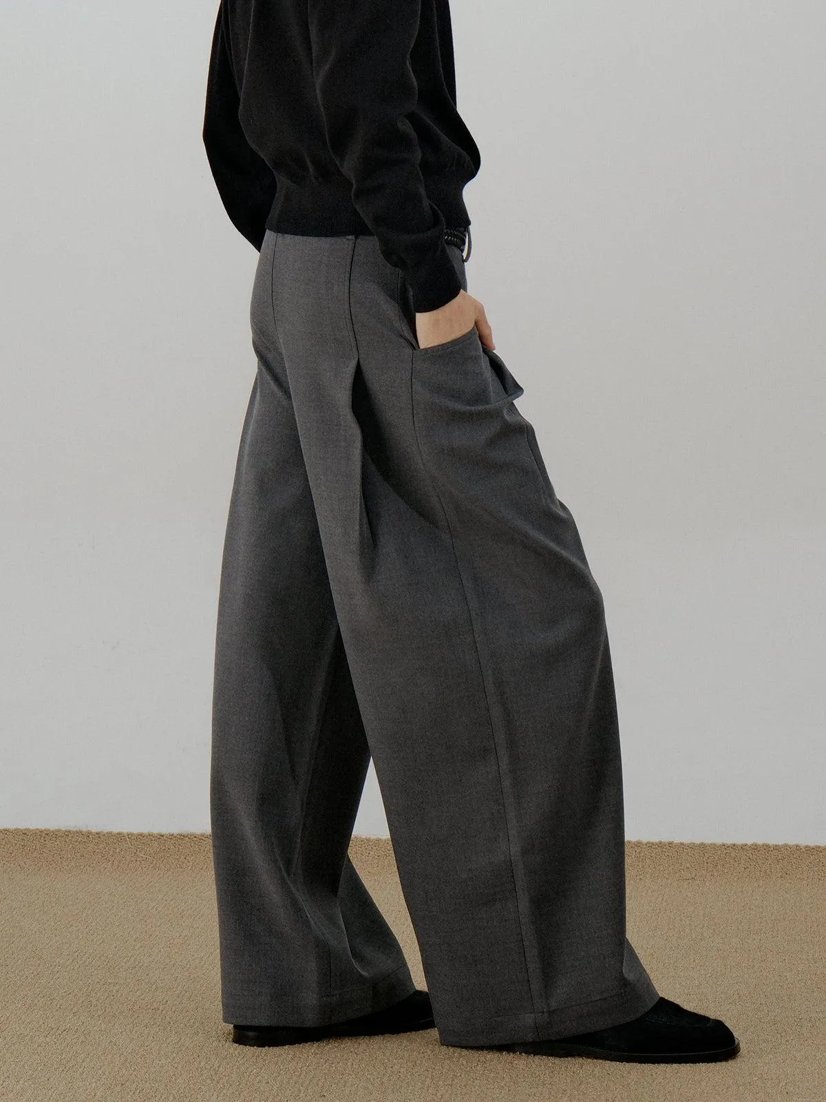 Zhou Comfy Pleated Trousers